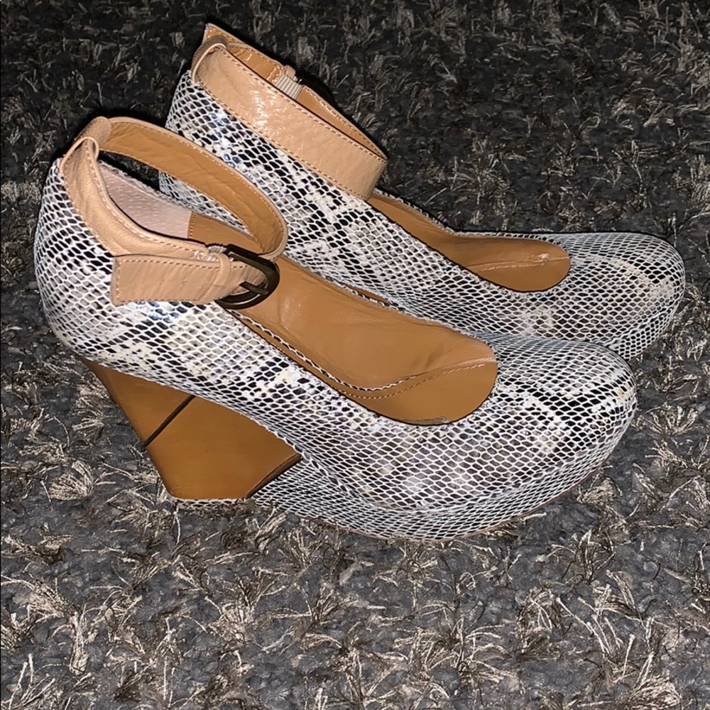 B. Makowsky Shoes